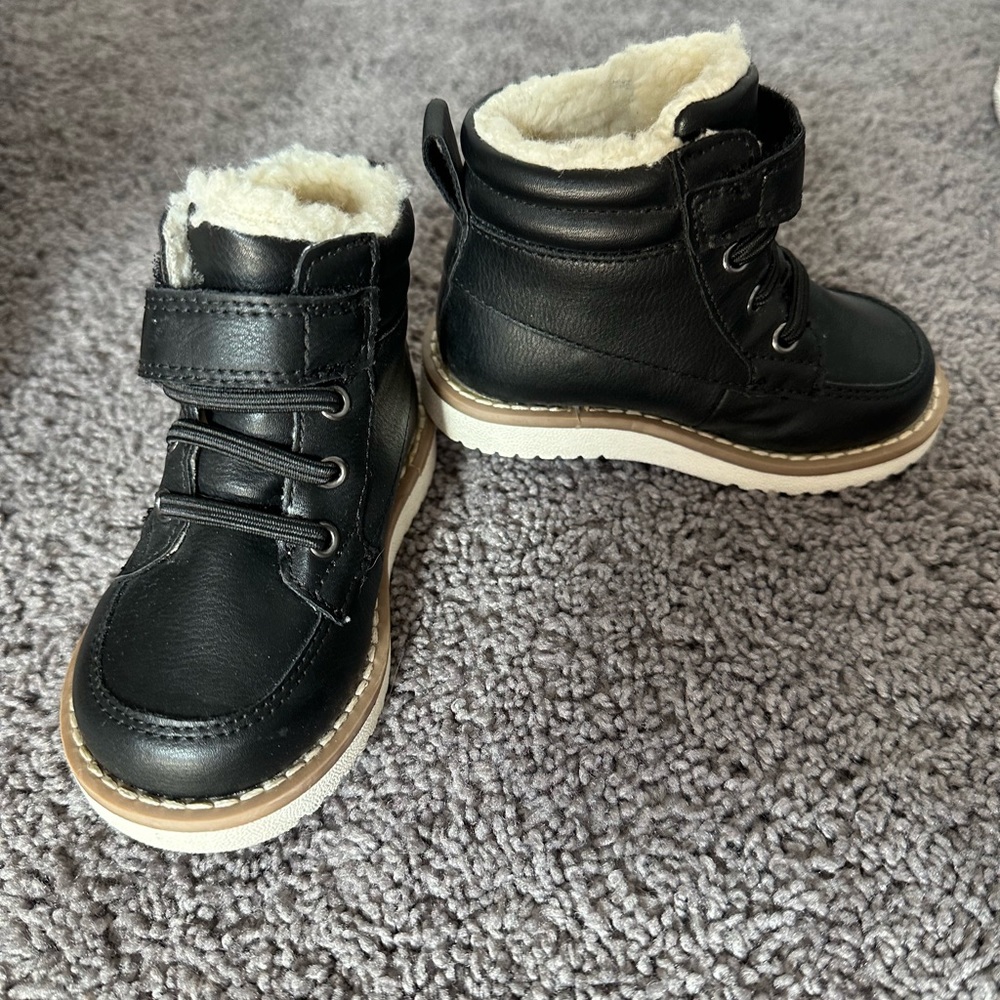 OLD NAVY Faux Leather Sherpa Lined Boots Hiking Shoes Toddler Boys Size 5